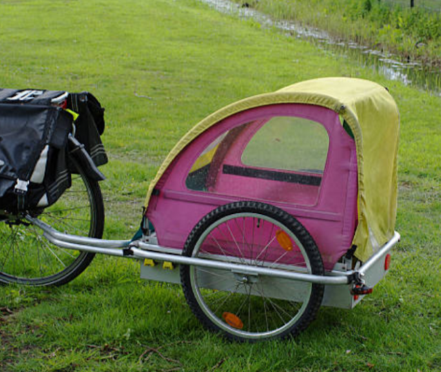 are bike trailers safe on the road shoulder?